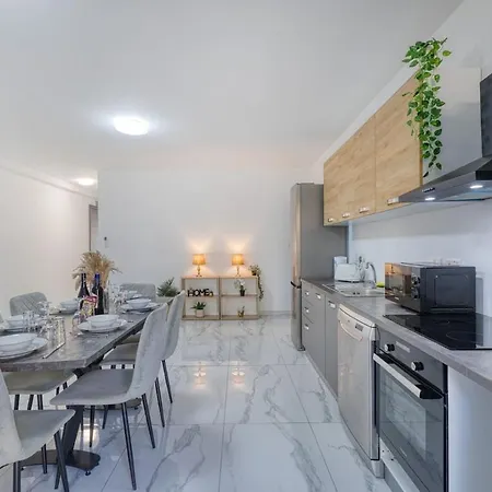 Wonderland, 2 Apartment *