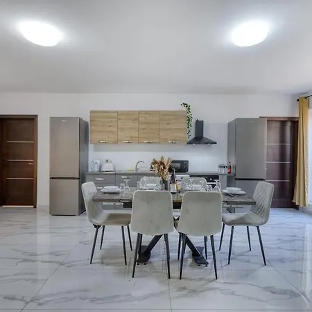 Apartment Wonderland, 2