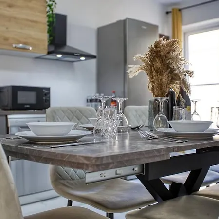 Apartment Wonderland, 2 *
